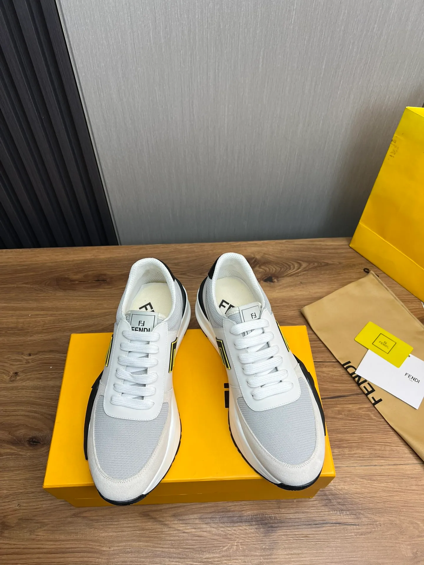 Men's shoes 💰520💰 Fendi [Fendi] hot style is on the market 🔥Fashionable casual men's shoes 🔱 Made of original cowhide + breathable mesh lining + sheepskin feet, perfect shape, top quality, you deserve it 🔜Original outsole, ultra-light, non-slip and wear-resistant 👣 Standard size 38-44 (customized in 45)